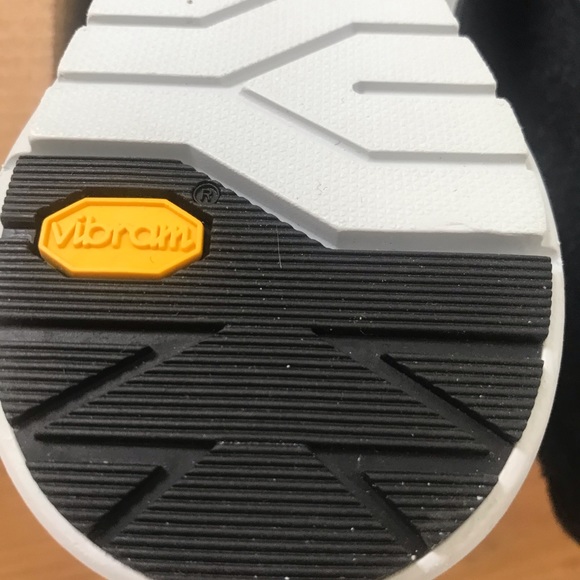 NIB Pendleton charcoal wool runner shoes. - Picture 6 of 8